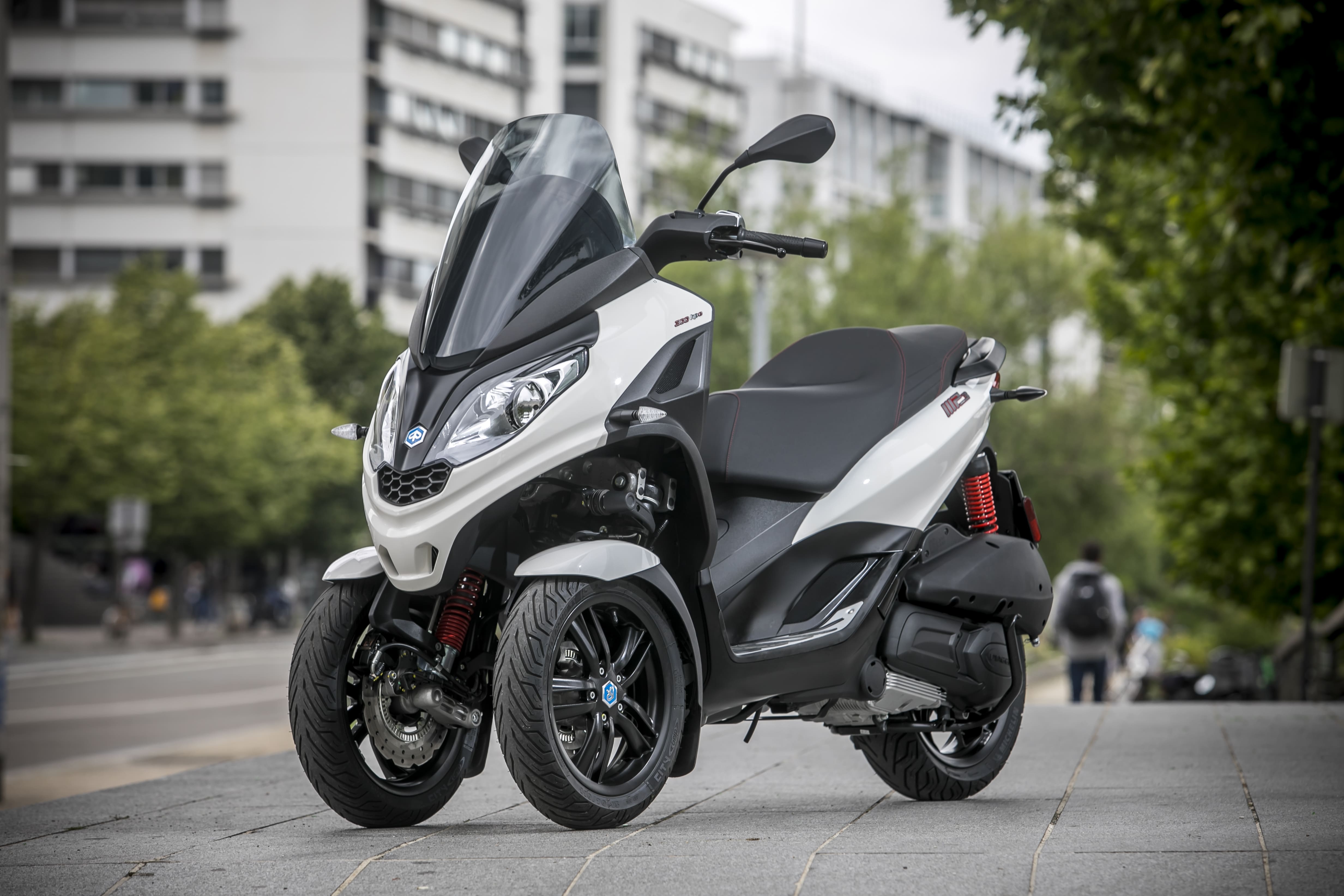 S0-essai-piaggio-mp3-300-hpe-evolutions-graduees-592728.jpg